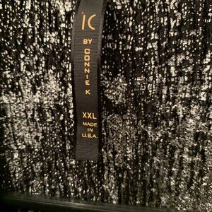 Beautiful metallic/ black hip length jacket worn twice. Perfect condition XXL